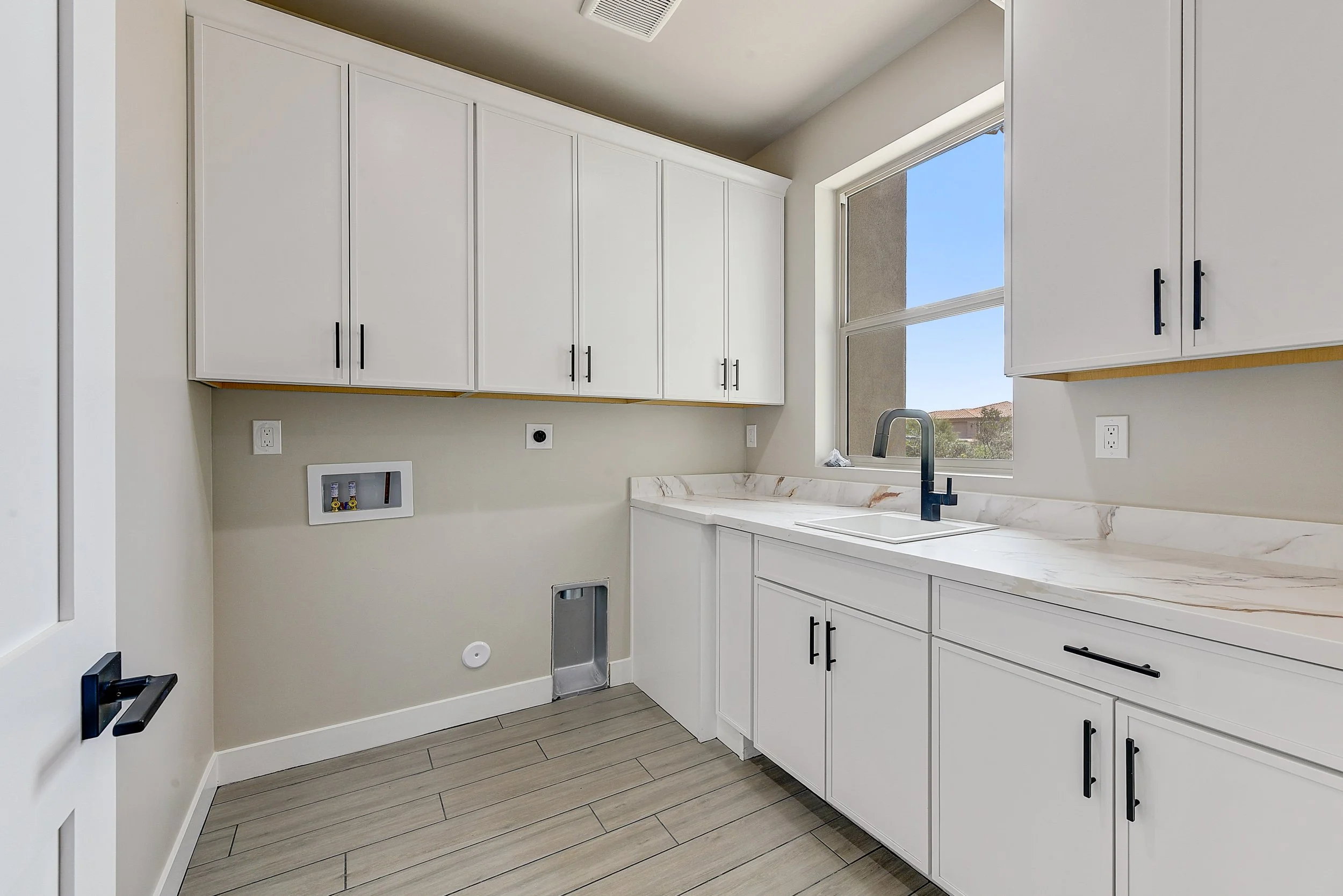 04-Laundry Room.jpg