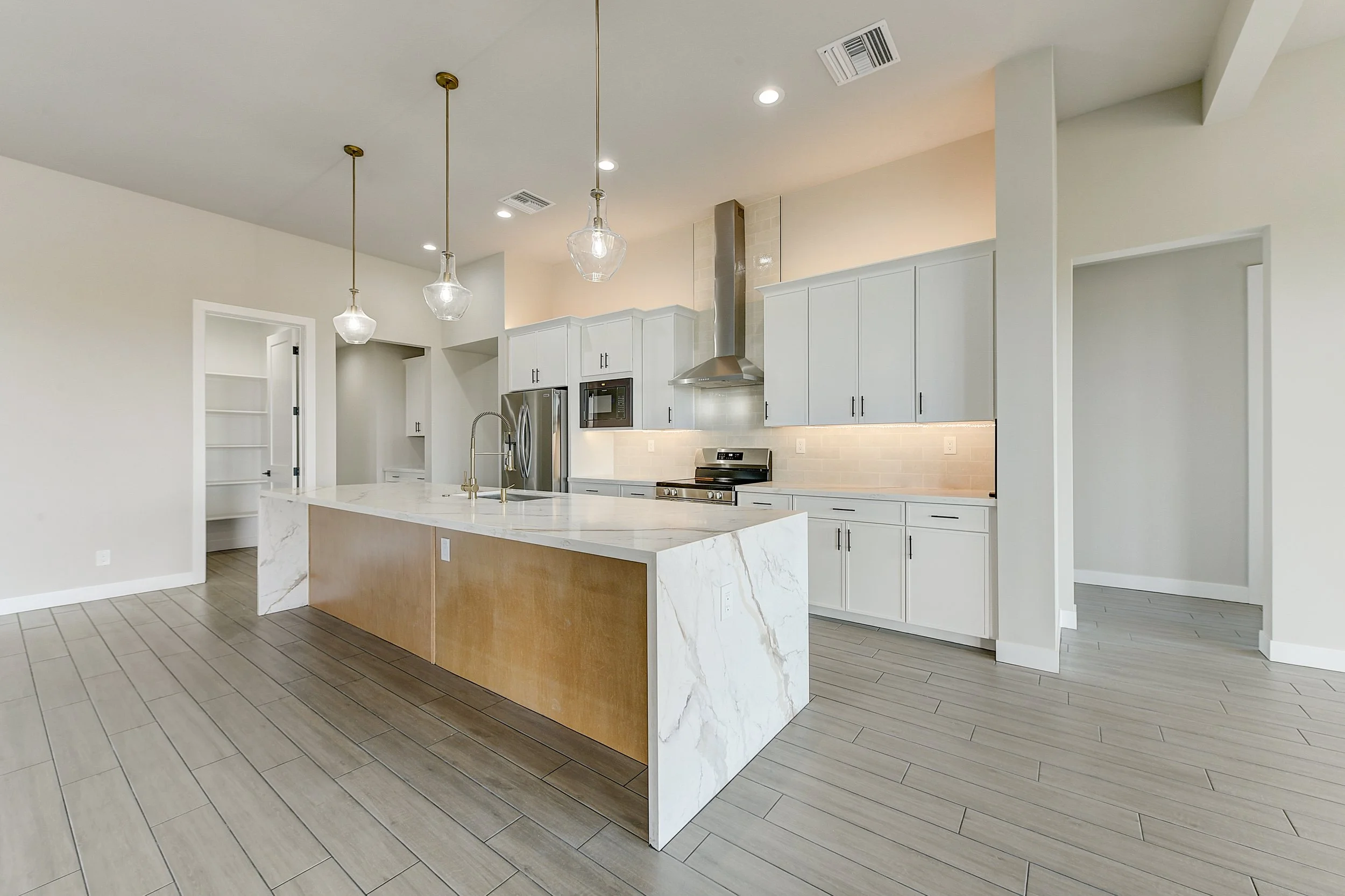 18-Kitchen II.jpg