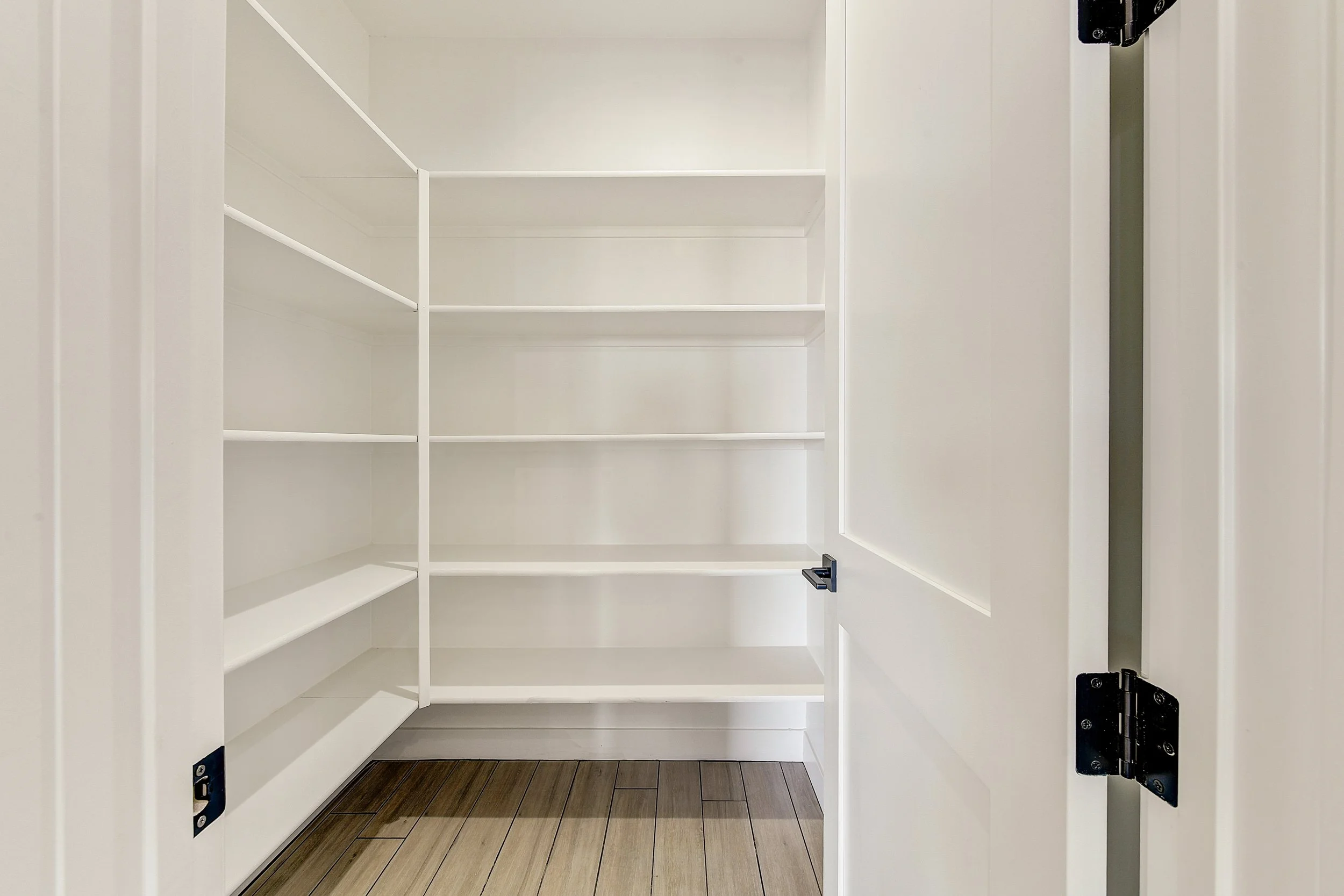 09-Pantry_Storage.jpg
