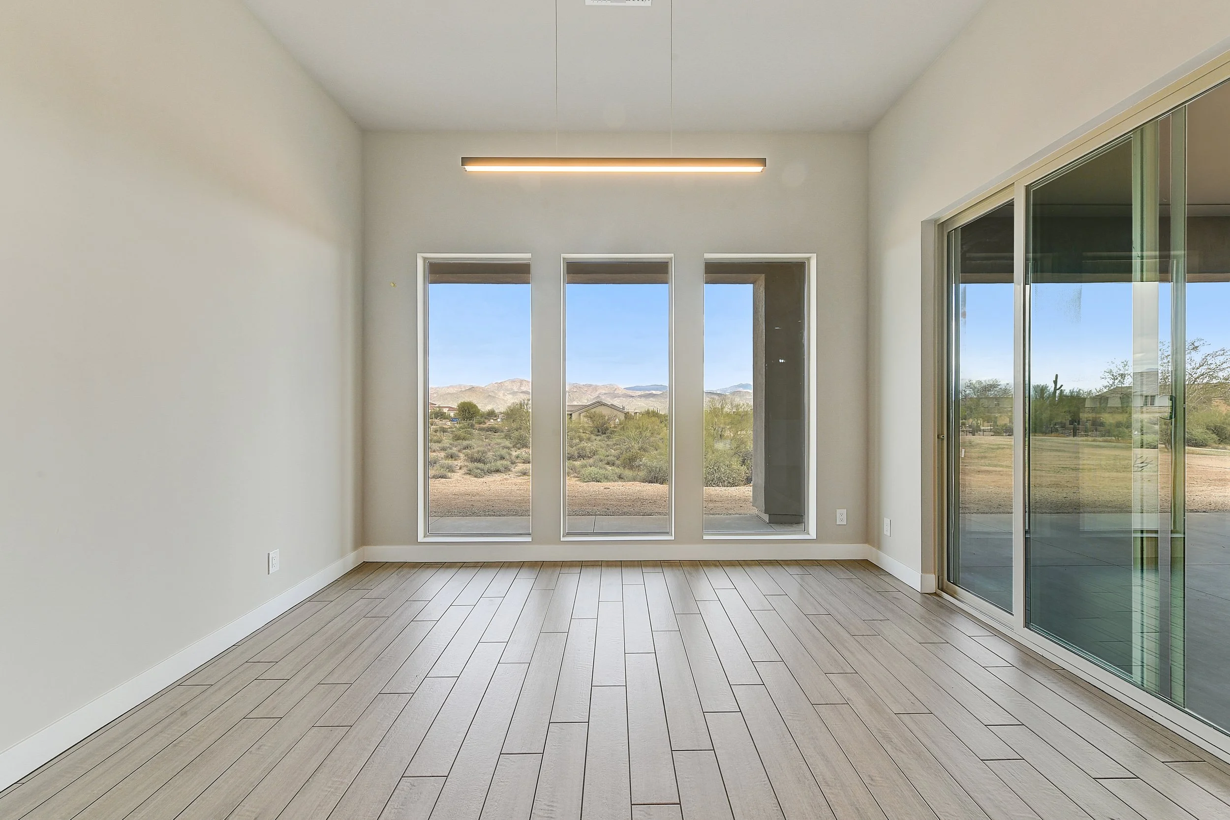 19-Dining Area.jpg
