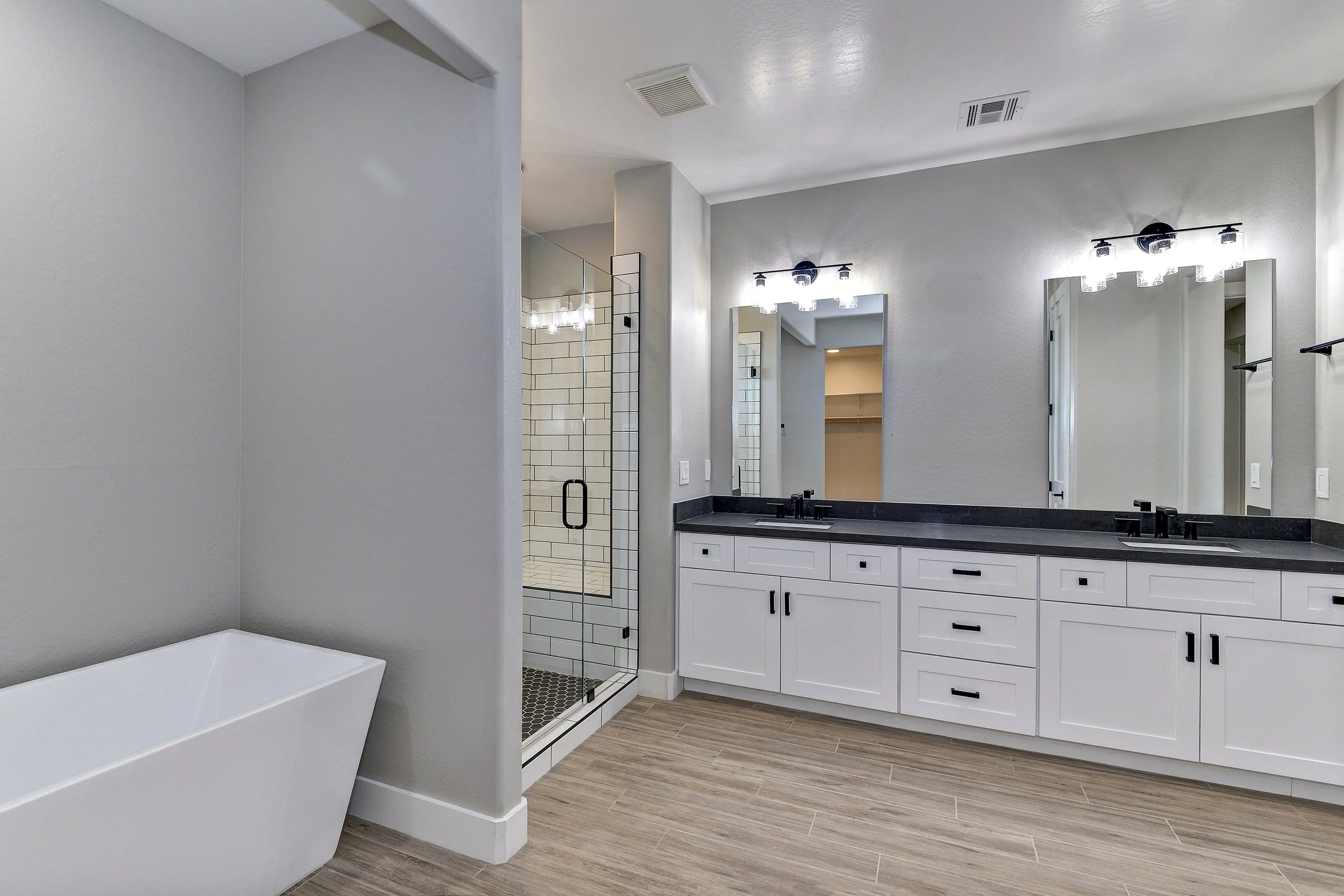 010_Master Bathroom.jpg