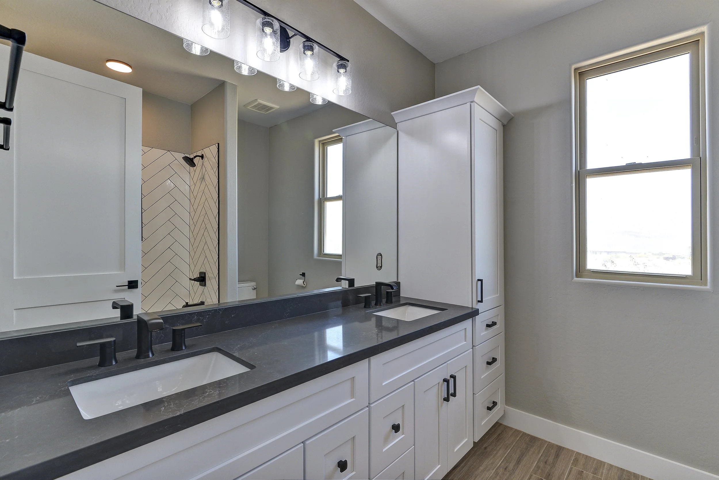 013_Bathroom.jpg