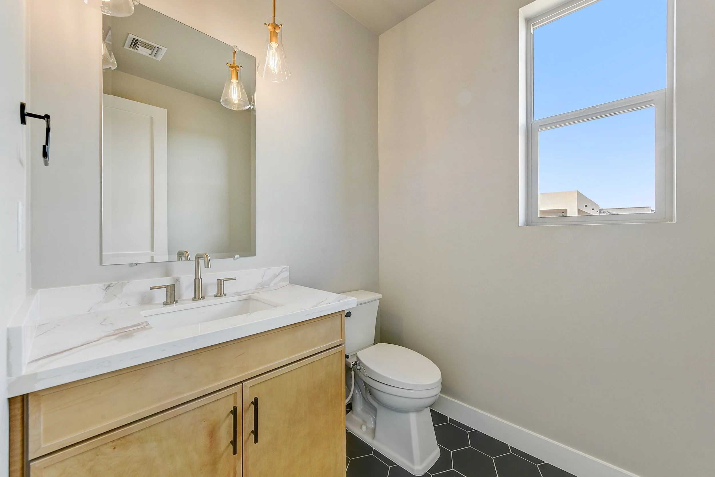 20-Powder Room.jpg
