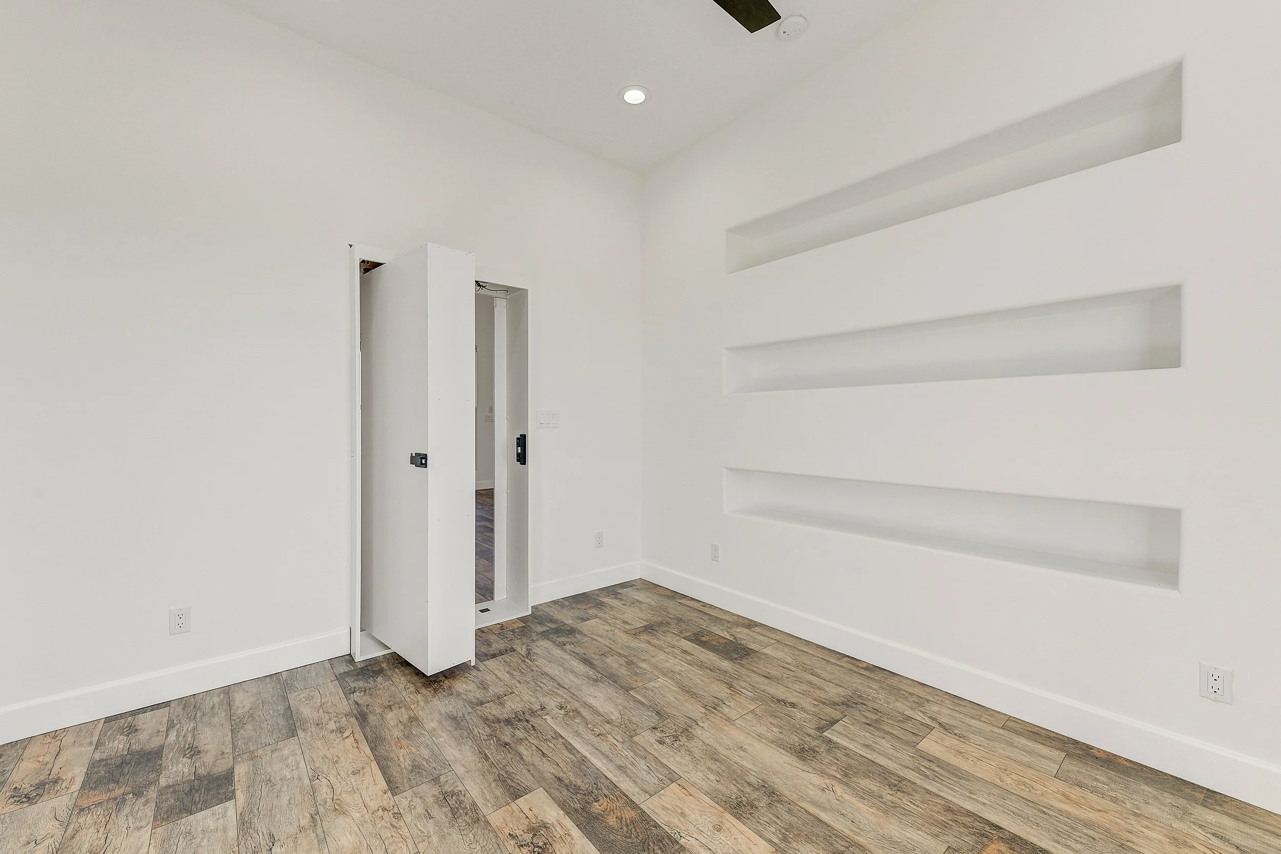 12-Secret Room.jpg