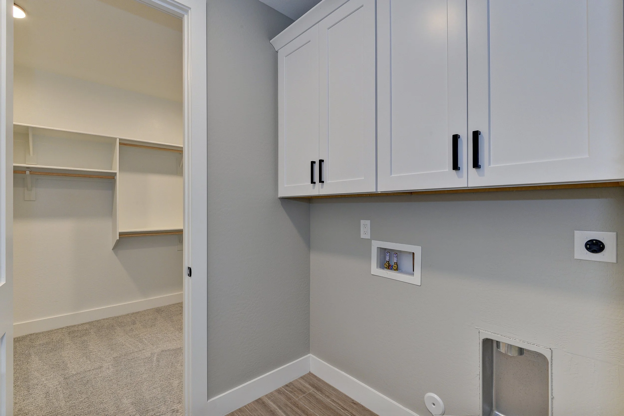 011_Laundry Room.jpg