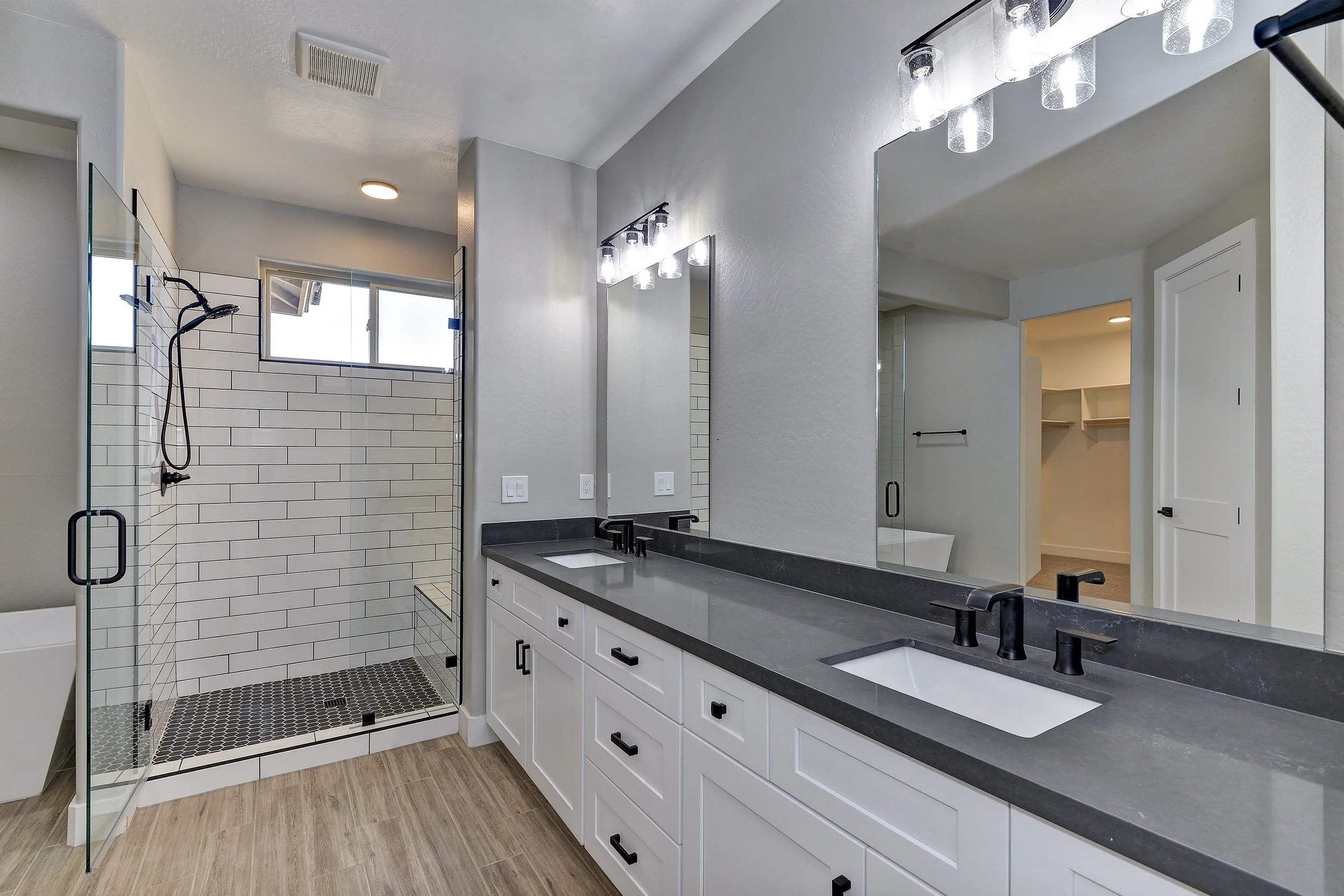 009_Master Bathroom.jpg