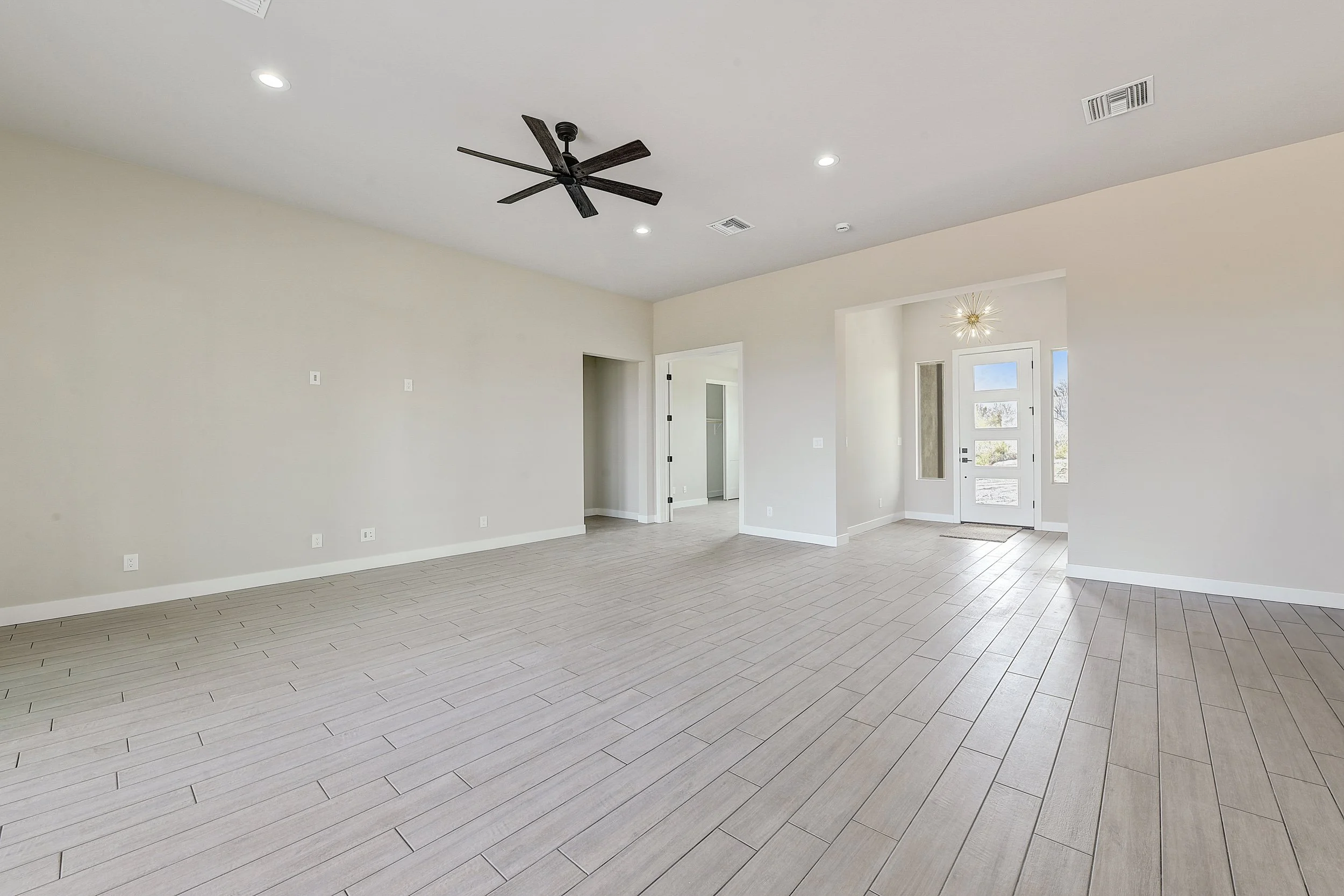 02-Family Room.jpg