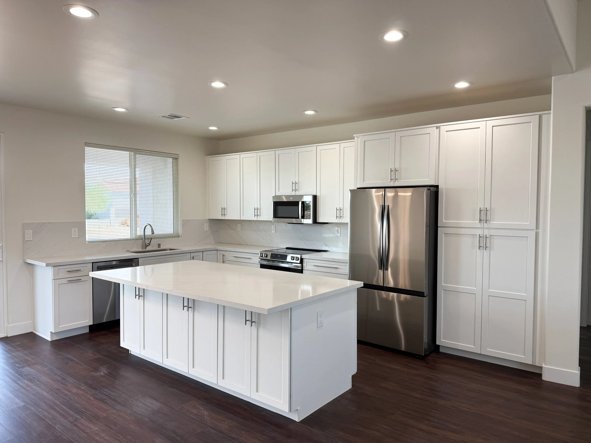 AZ City Custom 1604 — kitchen