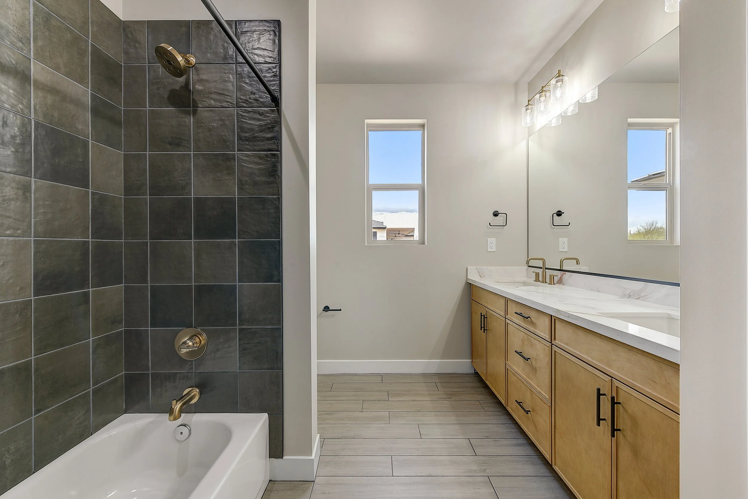 05-Full Bath.jpg